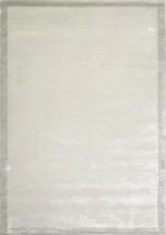 Dywan o wspaniałym składzie runa: 100% wiskoza. Pochodzi z Indii. Dywan jest wykonany ręcznie z wiskozy. Rozmiary magazynowe: 170×240cm, 250×350 cm