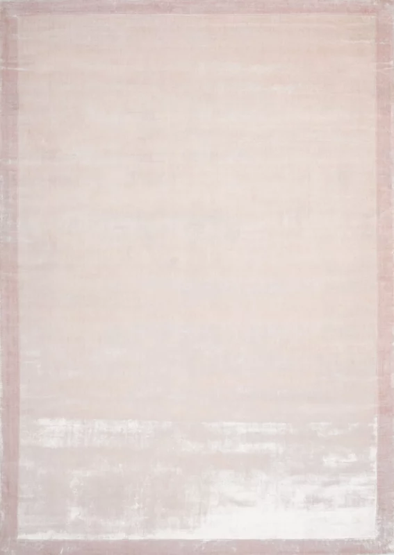 Dywan o wspaniałym składzie runa: 100% wiskoza. Pochodzi z Indii. Dywan jest wykonany ręcznie z wiskozy. Rozmiary magazynowe: 170×240cm, 250×350 cm