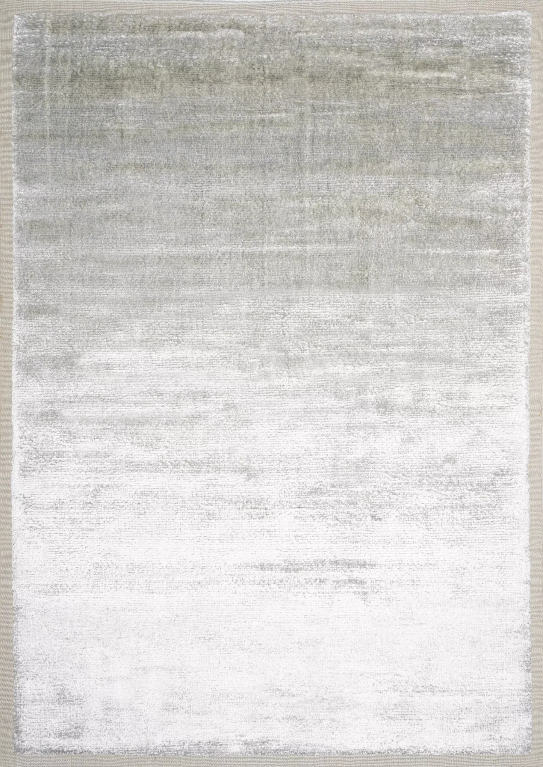 Wild Silk Grey MadisonHome&Project Dywan o wspaniałym składzie runa: 100% wiskoza. Pochodzi z Indii. Dywan jest wykonany ręcznie z wiskozy. Rozmiary magazynowe: 170×240cm, 250×350 cm