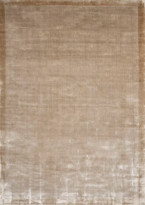 Dywan o wspaniałym składzie runa: 100% wiskoza. Pochodzi z Indii. Dywan jest wykonany ręcznie z wiskozy. Rozmiary magazynowe: 170×240cm, 250×350 cm